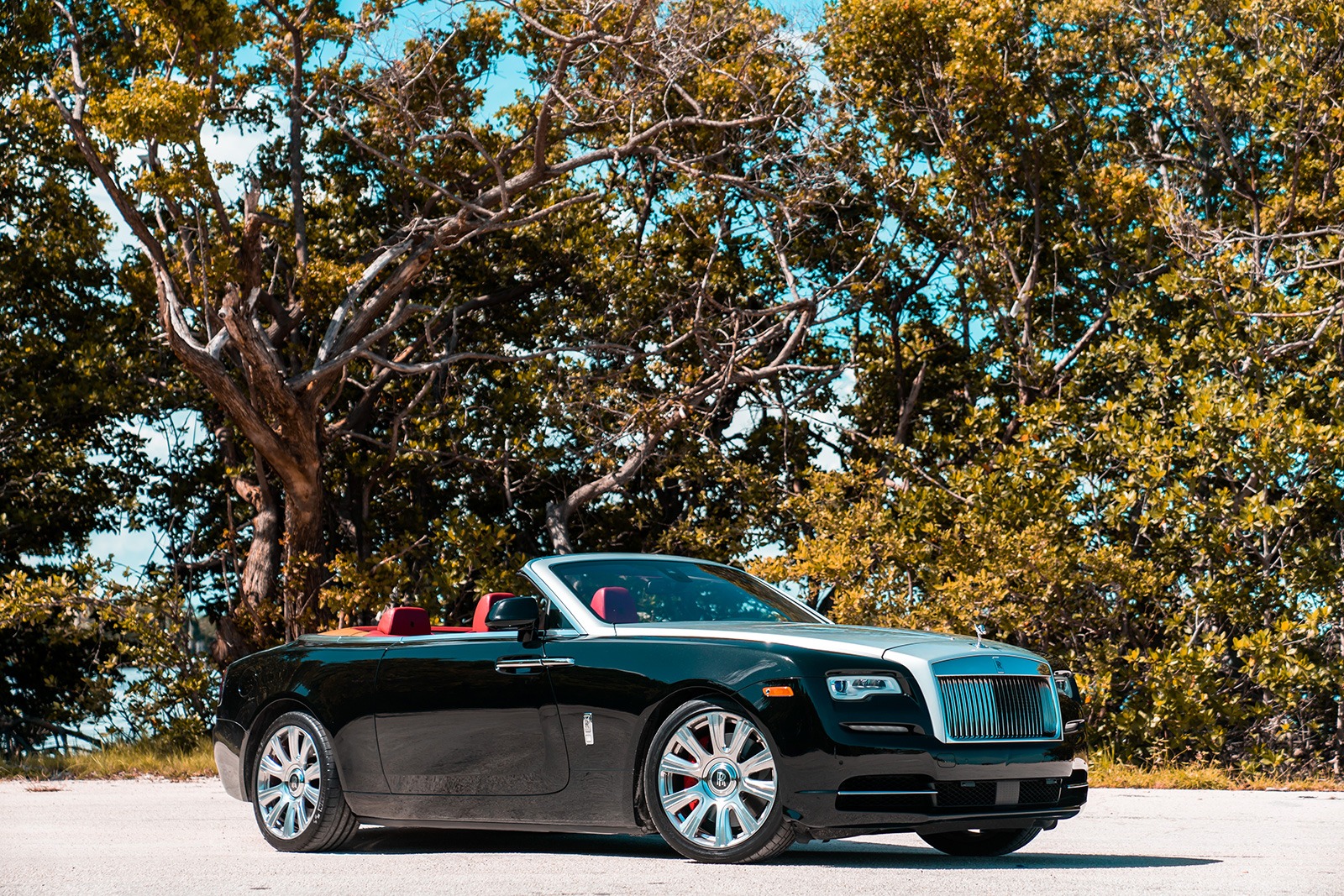 Rolls Royce Dawn.